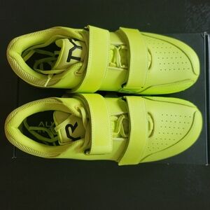 TYR ELITE CARBON LIFTERS. Size 12. Yellow. Leather.